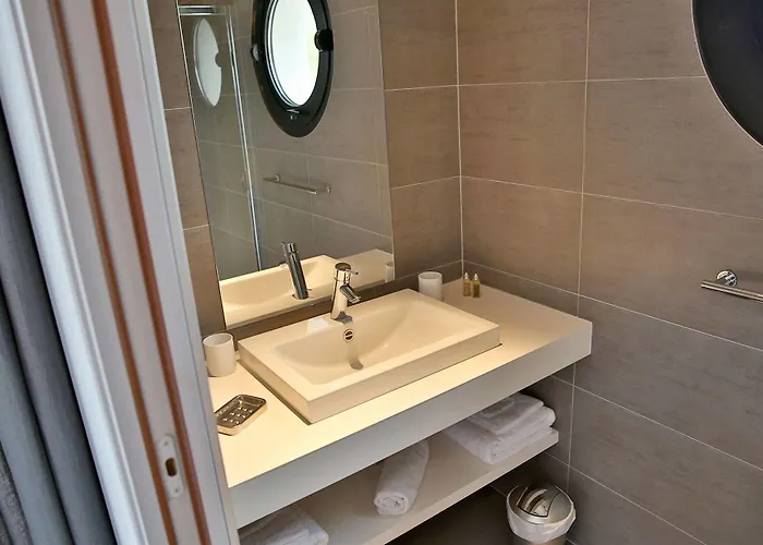 Lafitenia Cenitz Hotel